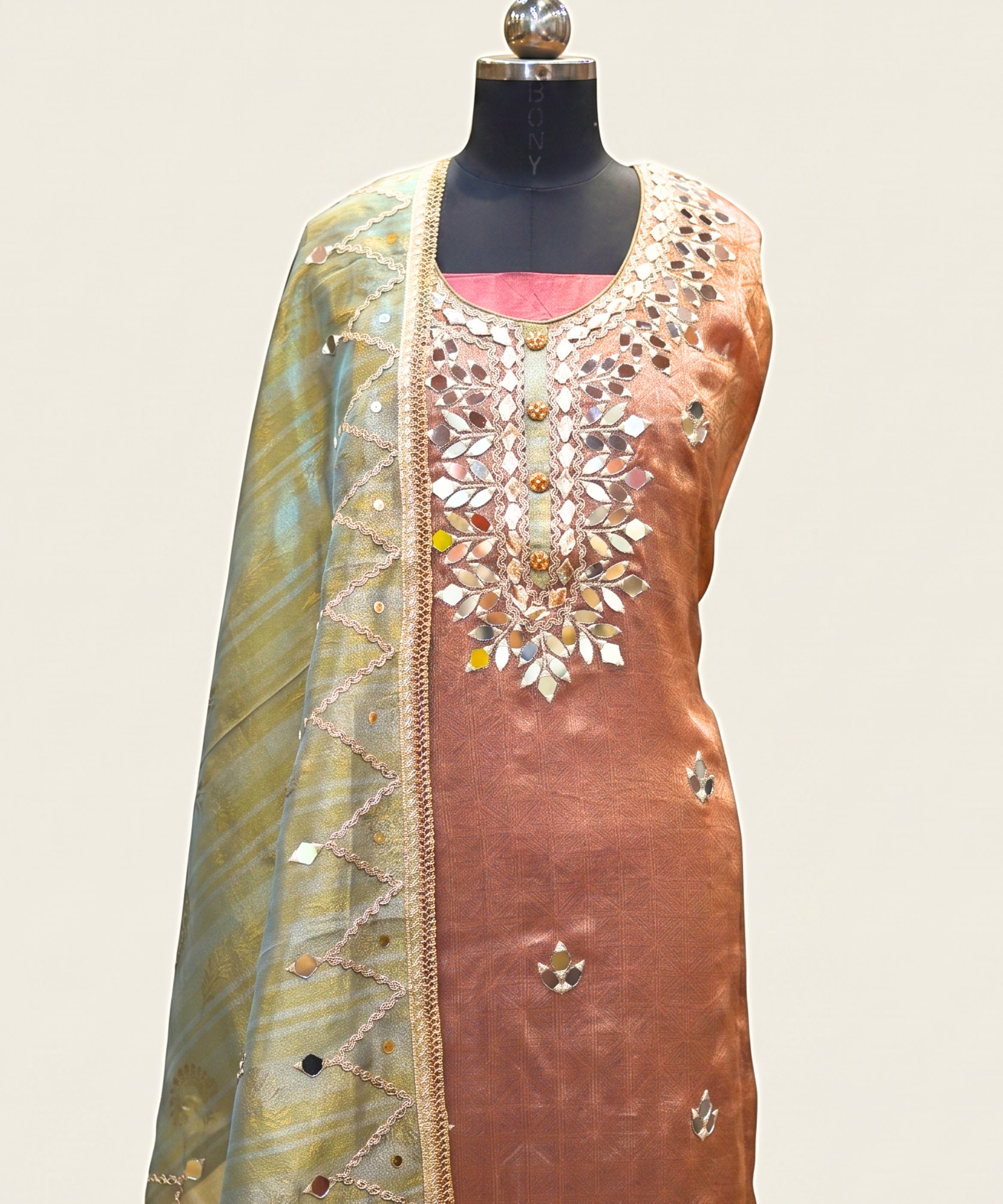 dyeable mal chanderi chikankari syuit dupatta